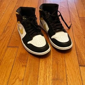 Air Jordan Mid White/Pollen-Black 100% Authentic, Size 11